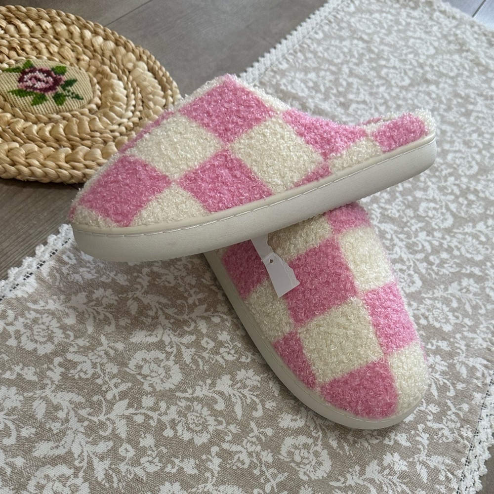 New Boutique Women’s Sherpa Checkered Slippers Slip Resistant Slip On Large 9-10 - Picture 13 of 16
